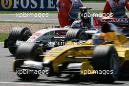10.07.2005 Silverstone, England, Takuma Sato, JPN, Lucky Strike BAR Honda 007, Action, Track stopped before getting to the grid - July, Formula 1 World Championship, Rd 11, British Grand Prix, Silverstone, England, Race