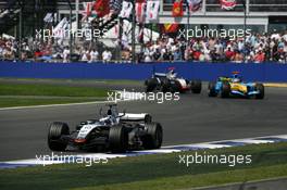 10.07.2005 Silverstone, England, Juan-Pablo Montoya (COL), West McLaren Mercedes MP4-20 (1st), leading in front of Fernando Alonso (ESP), Mild Seven Renault F1 R25 (2nd) and Kimi Raikkonen (FIN), West McLaren Mercedes MP4-20 (3rd) - July, Formula 1 World Championship, Rd 11, British Grand Prix, Silverstone, England, Race