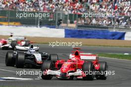 10.07.2005 Silverstone, England, Michael Schumacher, GER, Scuderia Ferrari Marlboro, F2005, Action, Track leads Kimi Raikkonen, FIN, Räikkönen, West McLaren Mercedes, MP4-20, Action, Track - July, Formula 1 World Championship, Rd 11, British Grand Prix, Silverstone, England, Race