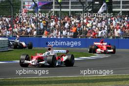 10.07.2005 Silverstone, England, Jarno Trulli (ITA), Panasonic Toyota Racing TF105, leads Michael Schumacher (GER), Scuderia Ferrari Marlboro F2005 and Kimi Raikkonen (FIN), West McLaren Mercedes MP4-20 - July, Formula 1 World Championship, Rd 11, British Grand Prix, Silverstone, England, Race