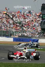 10.07.2005 Silverstone, England, Ralf Schumacher, GER, Panasonic Toyota Racing, TF105, Action, Track - July, Formula 1 World Championship, Rd 11, British Grand Prix, Silverstone, England, Race