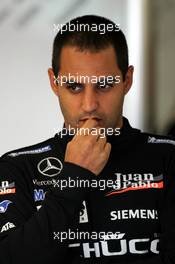 09.07.2005 Silverstone, England, Juan-Pablo Montoya, COL, Juan Pablo,West McLaren Mercedes, MP4-20, Pitlane, Box, Garage - July, Formula 1 World Championship, Rd 11, British Grand Prix, Silverstone, England, Practice