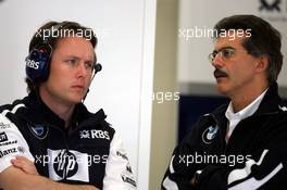 09.07.2005 Silverstone, England, Sam Michael, GBR, BMW WilliamsF1, technical director and Mario Theissen, Dr., GER, BMW Motorsport Director - July, Formula 1 World Championship, Rd 11, British Grand Prix, Silverstone, England, Practice