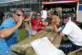 09.07.2005 Silverstone, England, Fans enjoying a beer - July, Formula 1 World Championship, Rd 11, British Grand Prix, Silverstone, England
