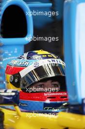 09.07.2005 Silverstone, England, Fernando Alonso, ESP, Mild Seven Renault F1 Team, R25, Pitlane, Box, Garage - July, Formula 1 World Championship, Rd 11, British Grand Prix, Silverstone, England, Practice