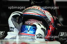 09.07.2005 Silverstone, England, Jenson Button, GBR, Lucky Strike BAR Honda 007, Pitlane, Box, Garage - July, Formula 1 World Championship, Rd 11, British Grand Prix, Silverstone, England, Practice