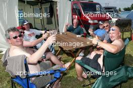 09.07.2005 Silverstone, England, Campers enjoy a beer - July, Formula 1 World Championship, Rd 11, British Grand Prix, Silverstone, England