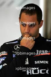 09.07.2005 Silverstone, England, Juan-Pablo Montoya, COL, Juan Pablo,West McLaren Mercedes, MP4-20, Pitlane, Box, Garage - July, Formula 1 World Championship, Rd 11, British Grand Prix, Silverstone, England, Practice