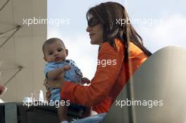 09.07.2005 Silverstone, England, Connie Montoya, Wife of Juan Pablo Montoya  with her son Sebastian - July, Formula 1 World Championship, Rd 11, British Grand Prix, Silverstone, England
