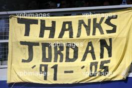 10.07.2005 Silverstone, England, Fans thank the Jordan team for the period of 1991 till 2005 - July, Formula 1 World Championship, Rd 11, British Grand Prix, Silverstone, England
