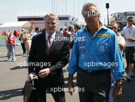 10.07.2005 Silverstone, England, Max Mosley, GBR, FIA President and Flavio Briatore, ITA, Renault, Teamchief, Managing Director - July, Formula 1 World Championship, Rd 11, British Grand Prix, Silverstone, England