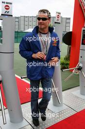 07.07.2005 Silverstone, England David Coulthard (GBR), Red Bull Racing, Portrait, arriving at the circuit - July, Formula 1 World Championship, Rd 11, British Grand Prix, Silverstone, England