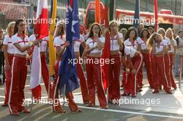 29.07.2005 Hungaroring, Hungary, Grid girls practice on the track - July, Formula 1 World Championship, Rd 13, Hungarian Grand Prix, Budapest, Hungary, HUN