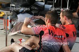 29.07.2005 Hungaroring, Hungary, McLaren mechanics removing the WEST sponsoring from the cars to replace it with the driver's names in the Johny Walker sponsoring style - July, Formula 1 World Championship, Rd 13, Hungarian Grand Prix, Budapest, Hungary, HUN