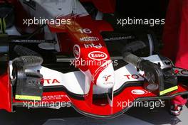 29.07.2005 Hungaroring, Hungary, Extra cooling for the brakes on the Toyota when the car is in the pitbox - July, Formula 1 World Championship, Rd 13, Hungarian Grand Prix, Budapest, Hungary, HUN, Practice