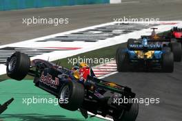 31.07.2005 Hungaroring, Hungary, Crash of Christian Klien (AUT), Red Bull Racing RB1, at the first corner - July, Formula 1 World Championship, Rd 13, Hungarian Grand Prix, Budapest, Hungary, HUN, Race