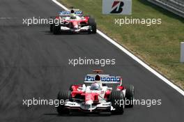 31.07.2005 Hungaroring, Hungary, Jarno Trulli (ITA), Panasonic Toyota Racing TF105, leads Ralf Schumacher (GER), Panasonic Toyota Racing TF105 - July, Formula 1 World Championship, Rd 13, Hungarian Grand Prix, Budapest, Hungary, HUN, Race