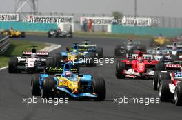 31.07.2005 Hungaroring, Hungary, Fernando Alonso (ESP), Mild Seven Renault F1 R25 and Rubens Barrichello (BRA), Scuderia Ferrari Marlboro F2005 with a damaged front wing after the accident in the first corner - July, Formula 1 World Championship, Rd 13, Hungarian Grand Prix, Budapest, Hungary, HUN, Race