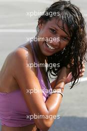 30.07.2005 Hungaroring, Hungary, Girl getting some cooling in the water - July, Formula 1 World Championship, Rd 13, Hungarian Grand Prix, Budapest, Hungary, HUN