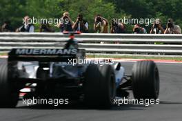 30.07.2005 Hungaroring, Hungary, Photographers taking a picture of Christijan Albers (NED), Minardi Cosworth PS05 - July, Formula 1 World Championship, Rd 13, Hungarian Grand Prix, Budapest, Hungary, HUN, Practice