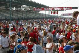28.07.2005 Hungaroring, Hungary, The main start-finish straight filled with people - July, Formula 1 World Championship, Rd 13, Hungarian Grand Prix, Budapest, Hungary, HUN