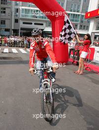 01.09.2005 Monza, Italy, "Vodafone Race" event Michael Schumacher, GER, Ferrari, on a mountin bike, Milan - September, Formula 1 World Championship, Rd 15, Italian Grand Prix