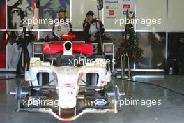 16.12.2005 Jerez, Spain,  The Honda Racing F1 Team garage, full of Christmas cheer  - Formula One Testing, Jerez de la Frontera