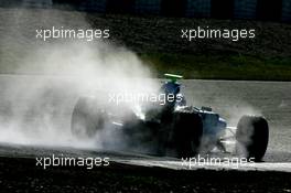 15.12.2005 Jerez, Spain,  Franck Montagny (FRA), Test Driver, Renault F1 Team, drives through cement dust - Formula One Testing, Jerez de la Frontera