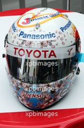 07.10.2005 Suzuka, Japan,  Jarno Trulli, ITA, Toyota, Panasonic Toyota Racing helmet for the Japanese GP - October, Formula 1 World Championship, Rd 18, Japanese Grand Prix, Friday