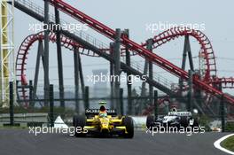 07.10.2005 Suzuka, Japan,  Sakon Yamamoto, JAP, Jordan Test driver leading Mark Webber, AUS, BMW WilliamsF1 Team, FW27, Action, Track - October, Formula 1 World Championship, Rd 18, Japanese Grand Prix, Friday Practice