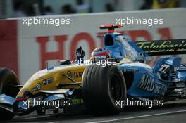 09.10.2005 Suzuka, Japan,  Fernando Alonso, ESP, Mild Seven Renault F1 Team, R25, Action, Track - October, Formula 1 World Championship, Rd 18, Japanese Grand Prix, Sunday Race