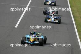 09.10.2005 Suzuka, Japan,  Fernando Alonso, ESP, Renault F1 Team leads Jacques Villeneuve, CDN, Sauber Petronas, C24, Action, Track - October, Formula 1 World Championship, Rd 18, Japanese Grand Prix, Sunday Race