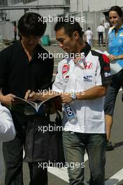 06.10.2005 Suzuka, Japan, Takuma Sato, JPN,  BAR Honda signs an autograph - October, Formula 1 World Championship, Rd 18, Japanese Grand Prix