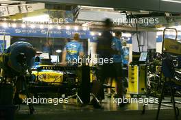06.10.2005 Suzuka, Japan,  The Renault garage at night - October, Formula 1 World Championship, Rd 18, Japanese Grand Prix, Thursday
