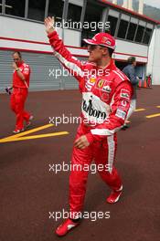 21.05.2005 Monte-Carlo, Monaco,  Michael Schumacher (GER), Scuderia Ferrari Marlboro, Portrait, waving to the fans - May, Formula 1 World Championship, Rd 6, Monaco Grand Prix, MON, Practice