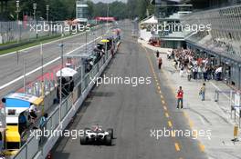 26.08.2005 Monza, Italy, Takuma Sato, JPN,  BAR Honda, view over pitlane - August, F1 testing, Autodromo Nazionale Monza, Italy
