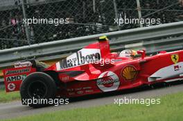 25.08.2005 Monza, Italy, Luca Badoer, ITA, Test Driver, Scuderia Ferrari, bursted left back Bridgestone tyre - August, F1 testing, Autodromo Nazionale Monza, Italy