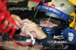 25.08.2005 Monza, Italy, Christian Klien, AUT, Red Bull Racing, keeps cool with a fan - August, F1 testing, Autodromo Nazionale Monza, Italy
