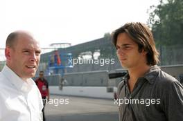 23.08.2005 Monza, Italy, Nelson Piquet Jr (BRA), talking to Jock Clear, Takuma Sato's race engineer - August, F1 testing, Autodromo Nazionale Monza, Italy