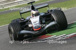 24.08.2005 Monza, Italy, Pedro de la Rosa, ESP, Test Driver, McLaren Mercedes - August, F1 testing, Autodromo Nazionale Monza, Italy