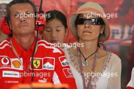 19.03.2005 Sepang, Malaysia, Michelle Yeoh, girlfriend of Jean Todt - Saturday, March, Formula 1 World Championship, Rd 2, Qualifying, Malaysian Grand Prix, KUL, Kuala Lumpur