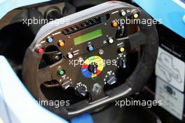 17.03.2005 Sepang, Malaysia, Renault steering wheel - Thursday, March, Formula 1 World Championship, Rd 2, Malaysian Grand Prix, KUL, Kuala Lumpur