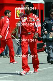 22.04.2005 Imola, San Marino, Balbir Singh (Pysio of Michael Schumacher) - April, Formula 1 World Championship, Rd 4, San Marino Grand Prix, RSM