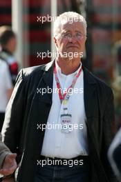 22.04.2005 Imola, San Marino, Rolf Schumacher (GER), father of Michael and Ralf Schumacher - April, Formula 1 World Championship, Rd 4, San Marino Grand Prix, RSM