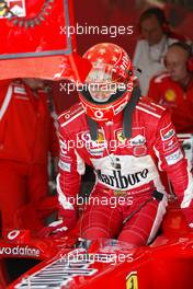 22.04.2005 Imola, San Marino, Michael Schumacher, GER, Scuderia Ferrari Marlboro, F2005, Pitlane, Box, Garage - April, Formula 1 World Championship, Rd 4, San Marino Grand Prix, RSM, practice