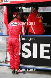 23.04.2005 Imola, San Marino, Michael Schumacher (GER), Scuderia Ferrari Marlboro, Portrait, at the pitwall discussing with his race engineer Chris Dyer (GBR) - April, Formula 1 World Championship, Rd 4, San Marino Grand Prix, RSM, practice