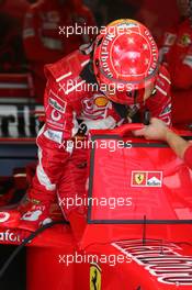 24.04.2005 Imola, San Marino, Michael Schumacher (GER), Scuderia Ferrari Marlboro, in the pitbox - April, Formula 1 World Championship, Rd 4, San Marino Grand Prix, RSM, Qualifying