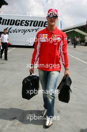 21.04.2005 Imola, San Marino, Michael Schumacher (GER), Scuderia Ferrari Marlboro, Portrait, arriving at the circuit - Thursday, April, Formula 1 World Championship, Rd 4, San Marino Grand Prix, RSM