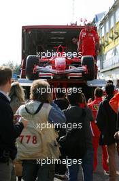 21.04.2005 Imola, San Marino, The spare car for Michael Schumacher (GER), Scuderia Ferrari Marlboro F2005, arrives late Thursday afternoon - Thursday, April, Formula 1 World Championship, Rd 4, San Marino Grand Prix, RSM