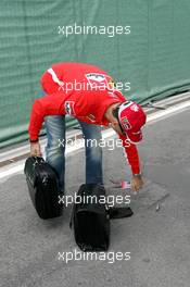 21.04.2005 Imola, San Marino, Arrival of Michael Schumacher, GER, Ferrari - Thursday, April, Formula 1 World Championship, Rd 4, San Marino Grand Prix, RSM